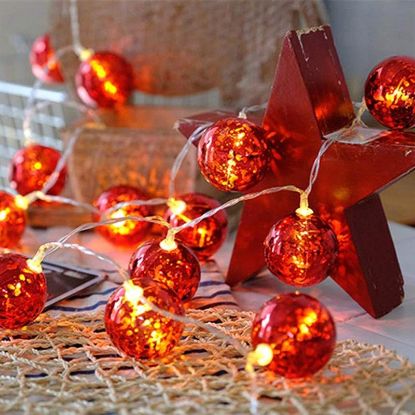  Зображення Гірлянда ColorWay Світлодіодна Christmas lights ball 6 см 10 LED 1.5 м USB Red (CW-MC-LB10U) 